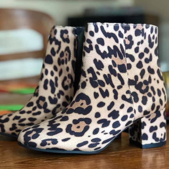 *LAST PAIR!" Leopard Booties - Picture 2 of 7